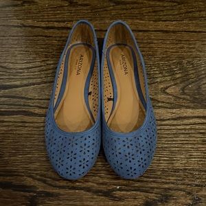 Arizona Jean Co. Blue cut-out flats.